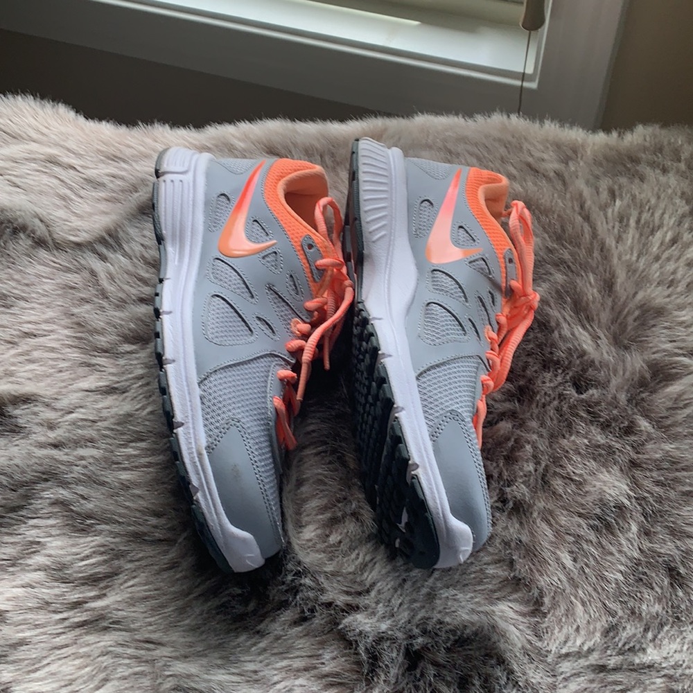 Nike - Picture 5 of 7